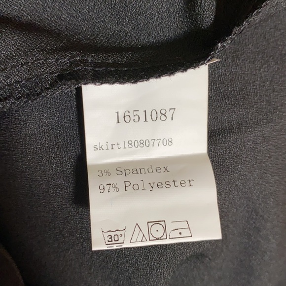 Black flowy knee length skirt - Picture 4 of 4